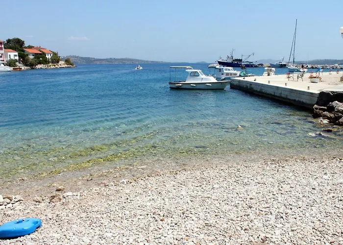 Secluded Fisherman's Cove Magrovica - Telascica, Dugi Otok - 8142 *